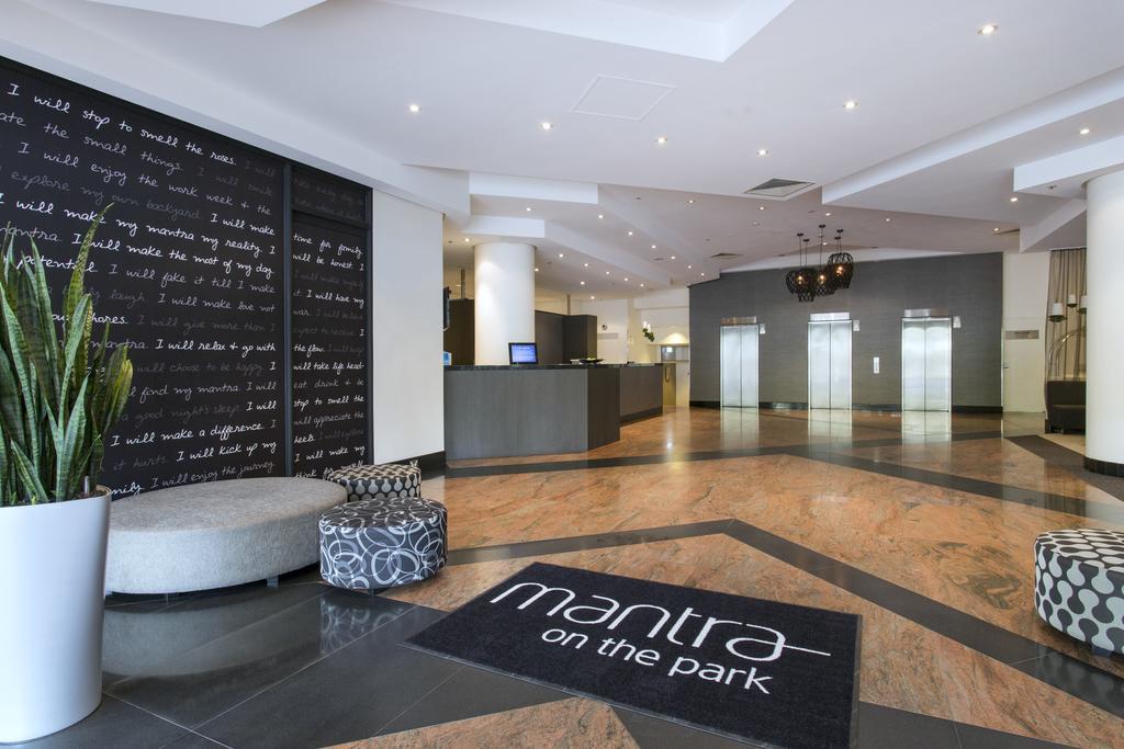 Mantra On The Park Aparthotel Melbourne Exterior foto