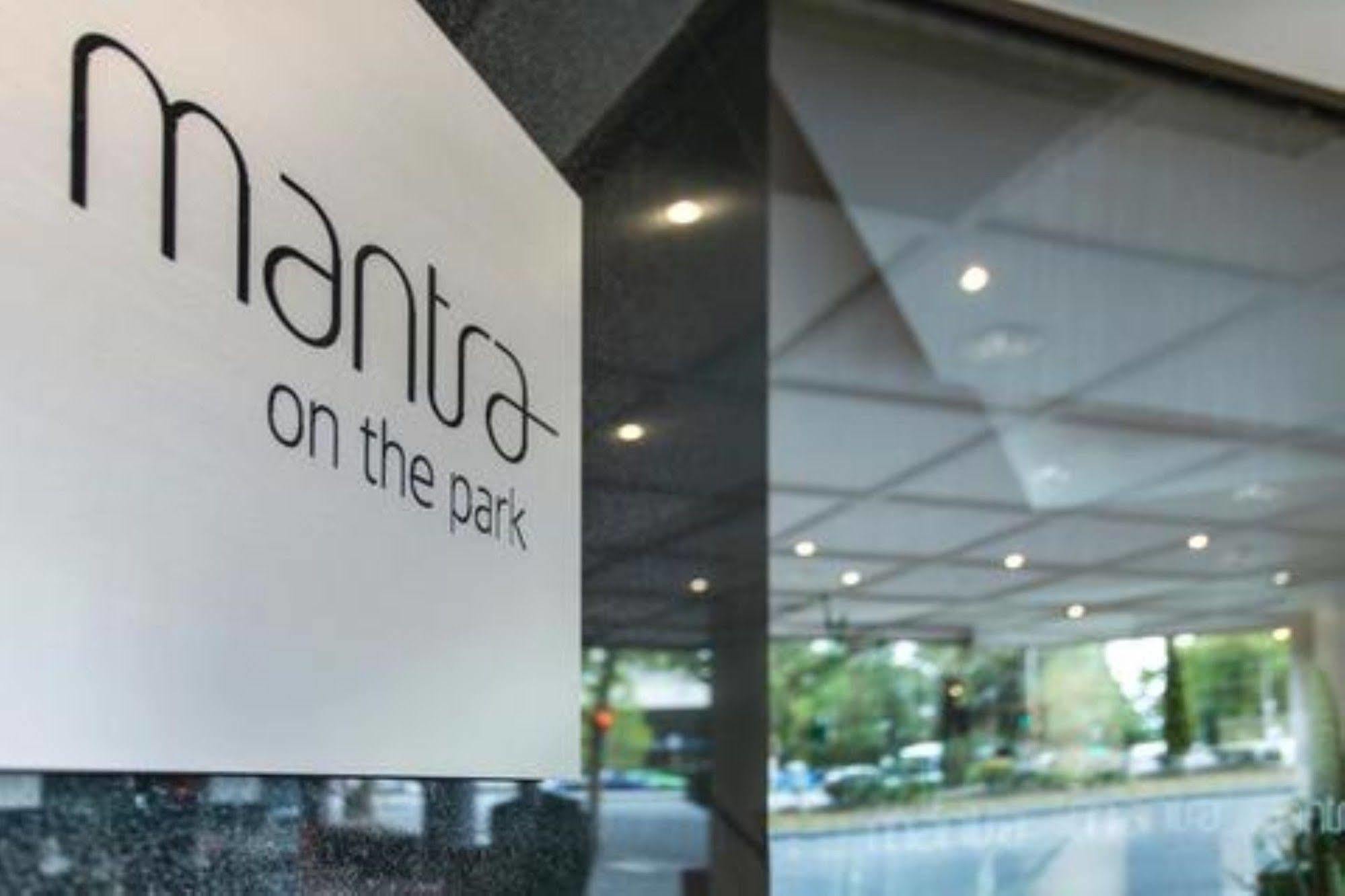 Mantra On The Park Aparthotel Melbourne Exterior foto
