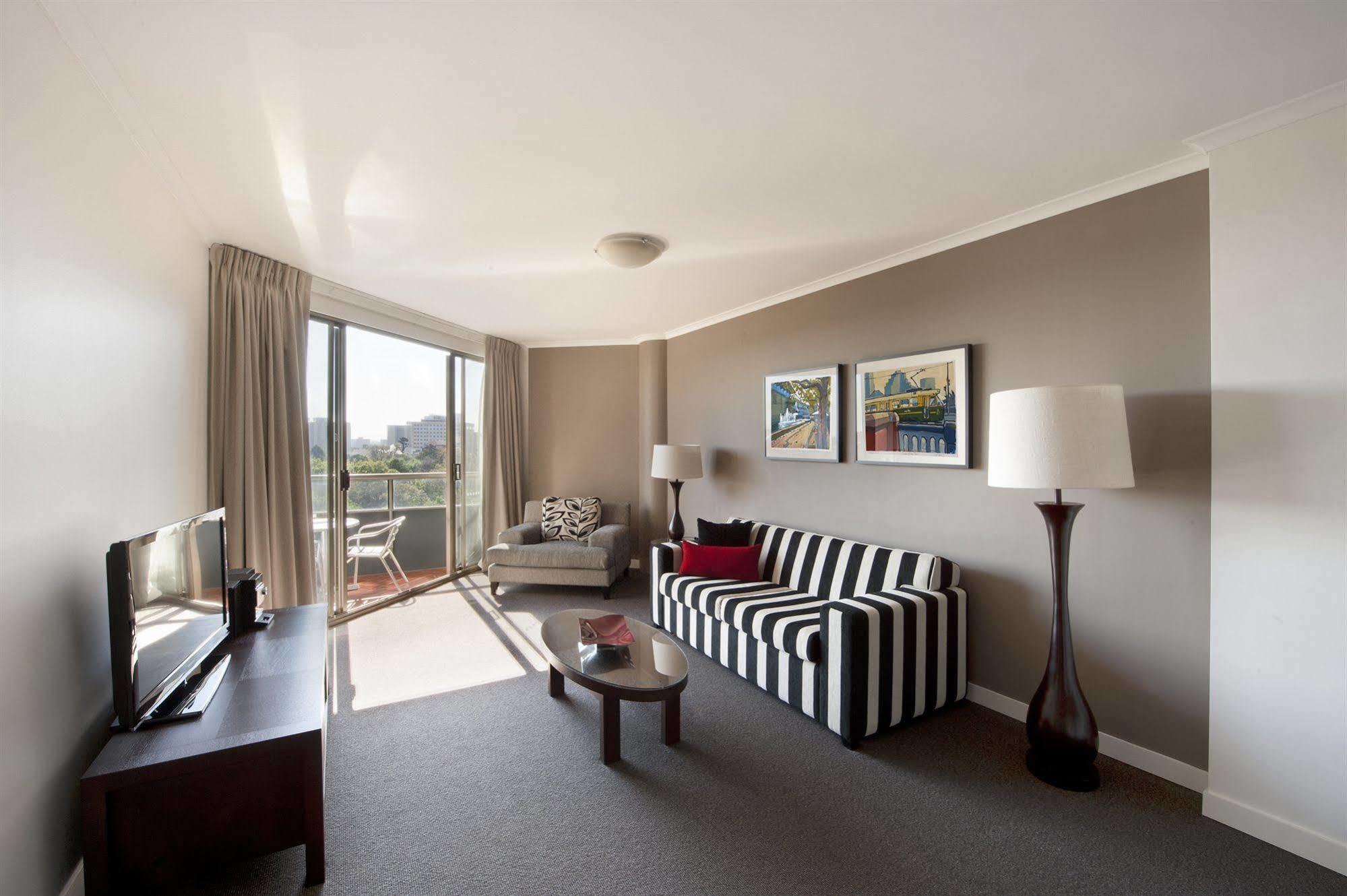 Mantra On The Park Aparthotel Melbourne Exterior foto
